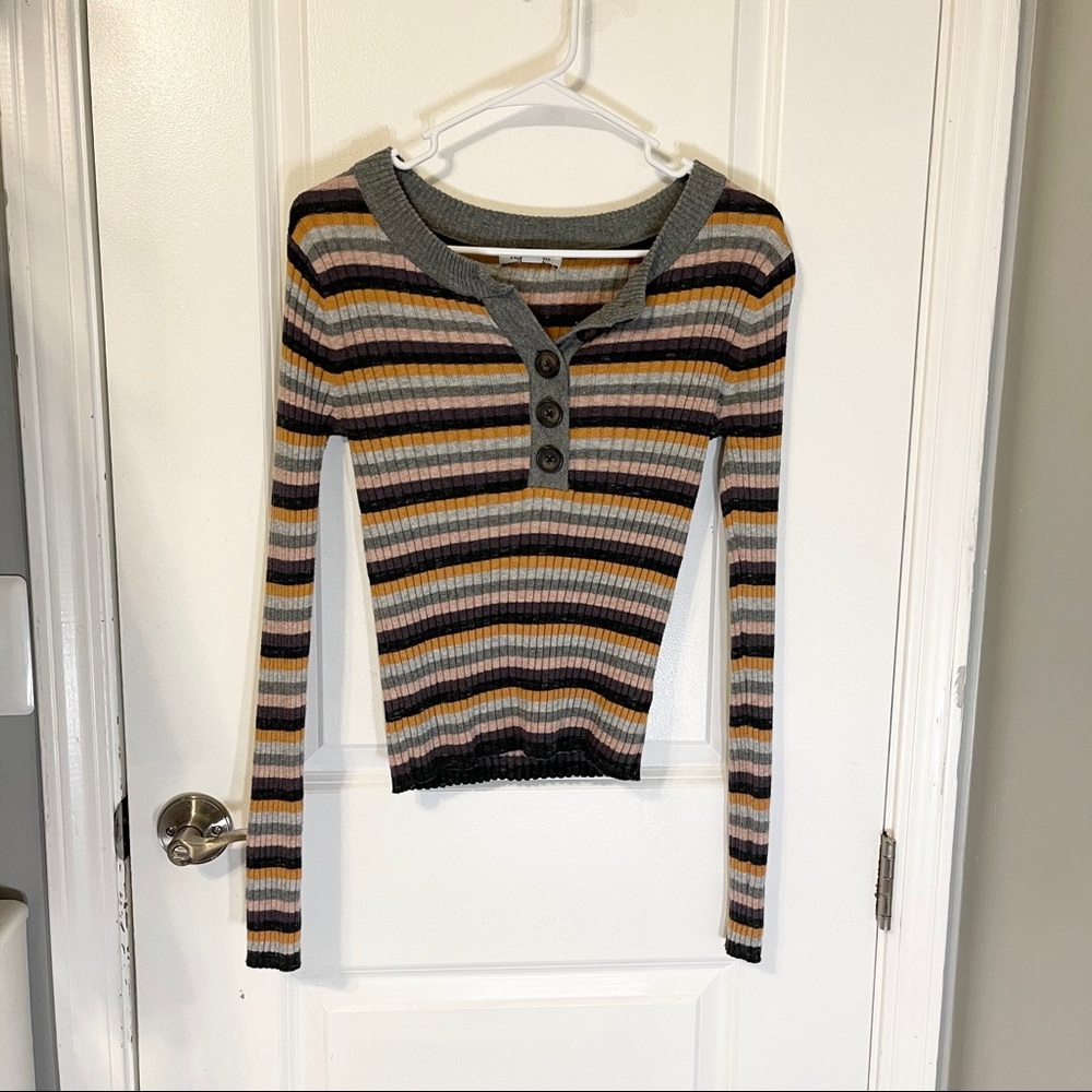 Women’s Form Fitting Sweater